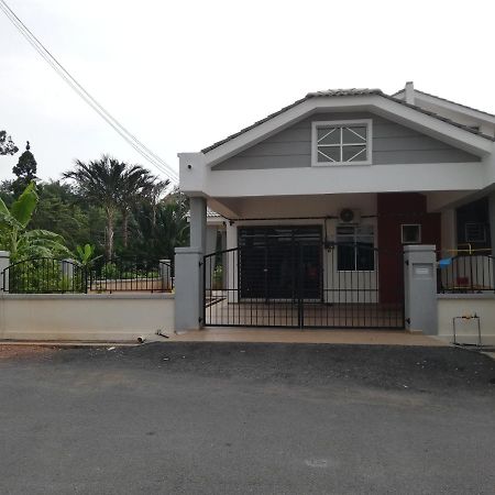 Samsiah Guest House - Taman Yayasan Segamat Buloh Kasap 外观 照片